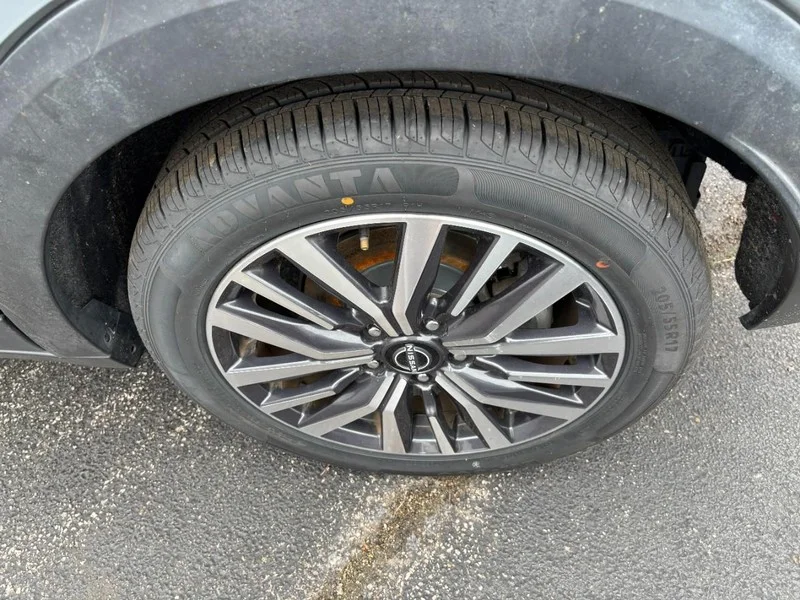 Used 2022 Boulder Gray Pearl Nissan SV image 8