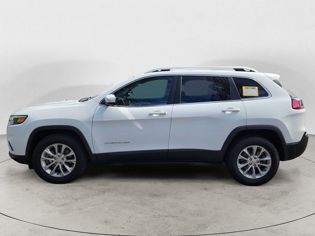 Used 2019 White Jeep Latitude image 2