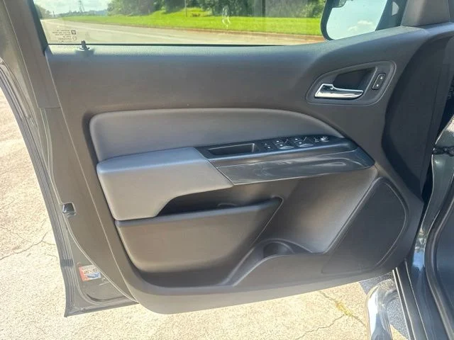 Used 2019 Gray Chevrolet Z71 image 15