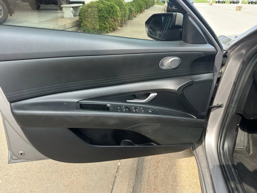 Used 2023 Fluid Metal Hyundai Blue image 14