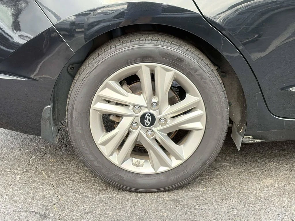 Used 2020 Black Hyundai Value Edition image 8