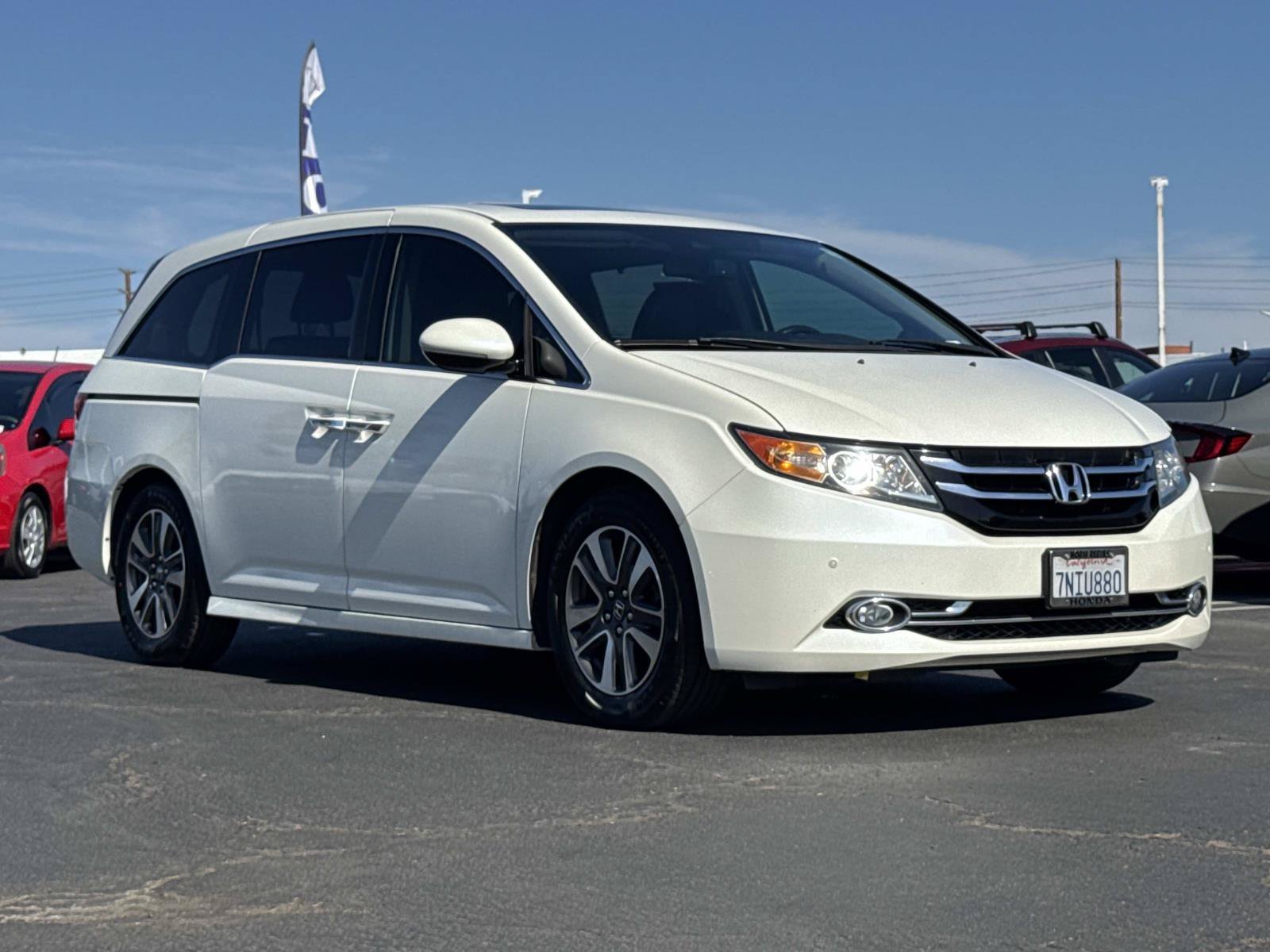 Used 2015 White Diamond Pearl Honda  image 7
