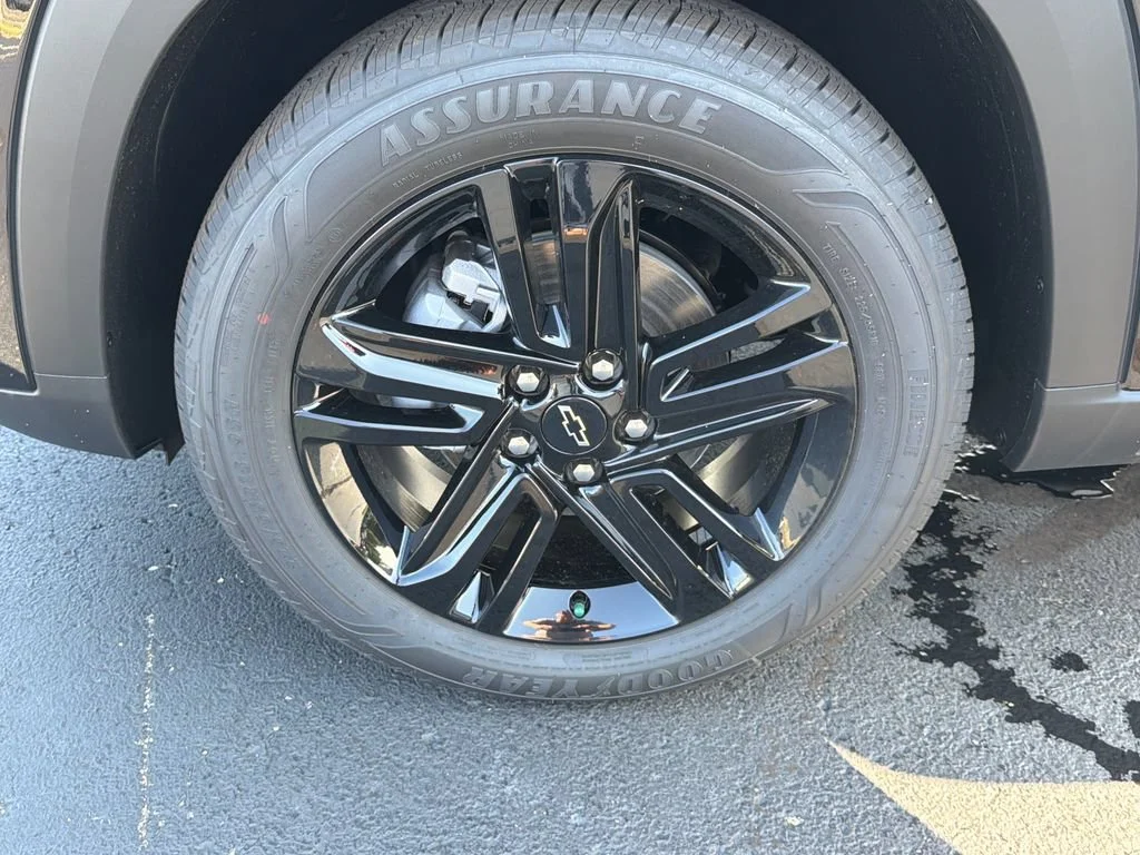 New 2026 Mosaic Black Metallic Chevrolet ACTIV image 30