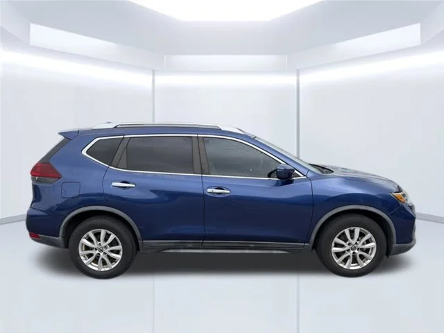 Used 2020 Blue Nissan SV image 5