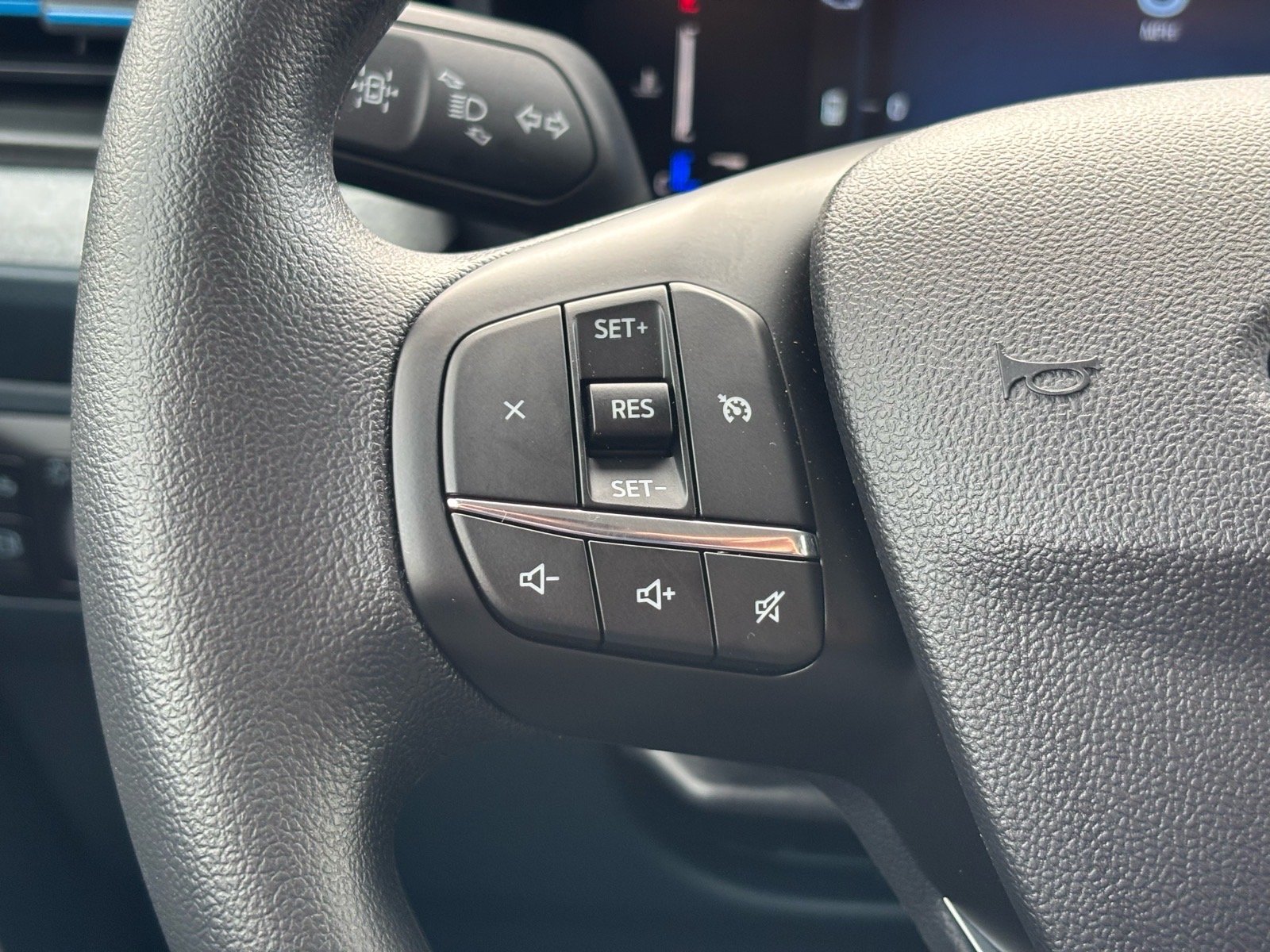 New 2026 Oxford White Ford XLT image 19