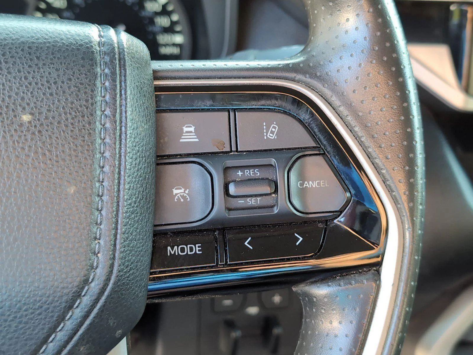Used 2022 Midnight Black Metallic Toyota SR5 image 30