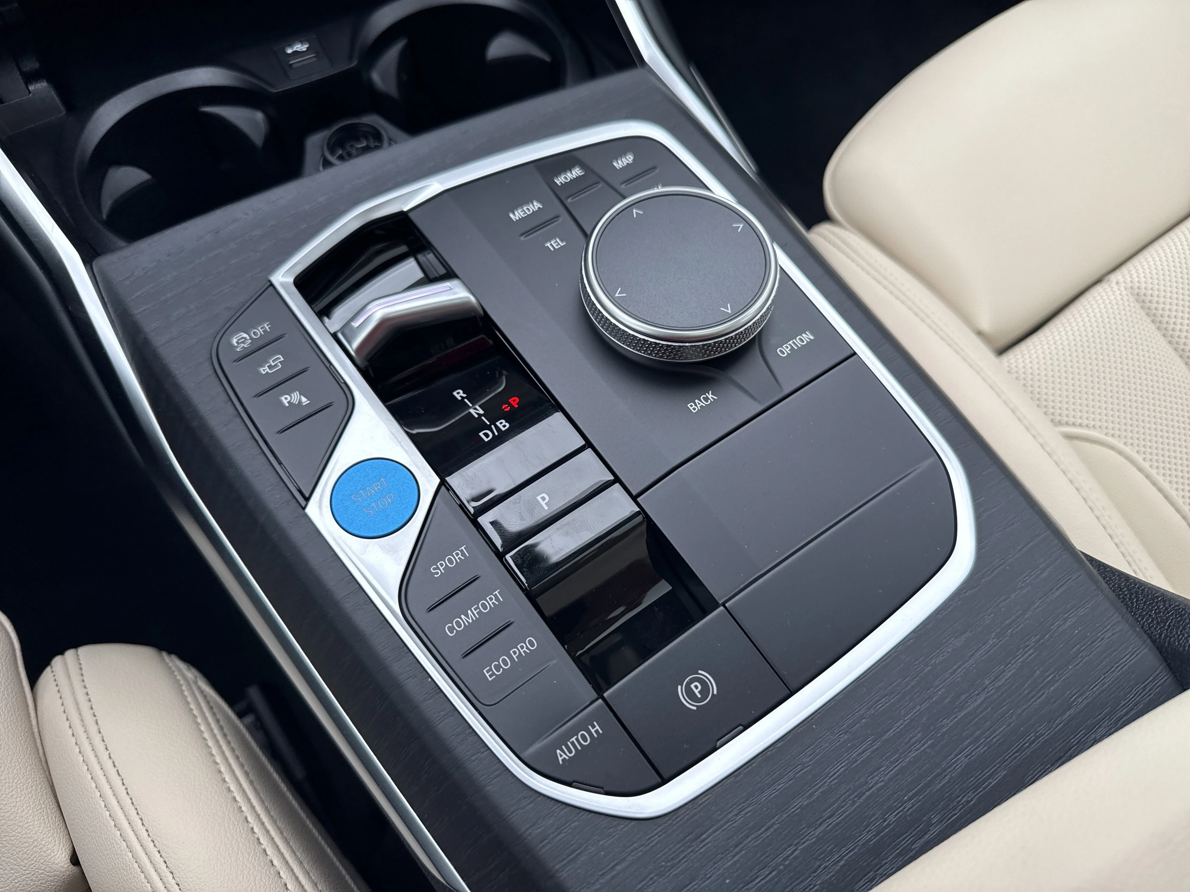 New 2026 VEGAS RED BMW xDrive40 image 17