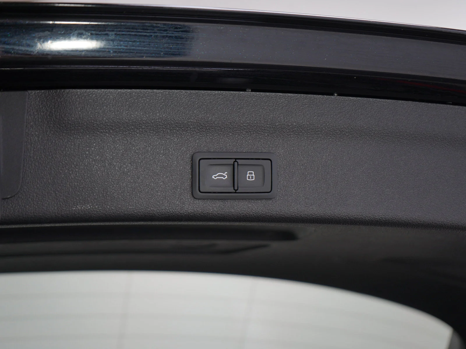 Used 2021 Mythos Black Metallic Audi 4.0 image 17