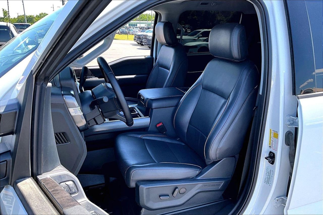 Used 2025 OXFORD WHITE Ford LARIAT image 24