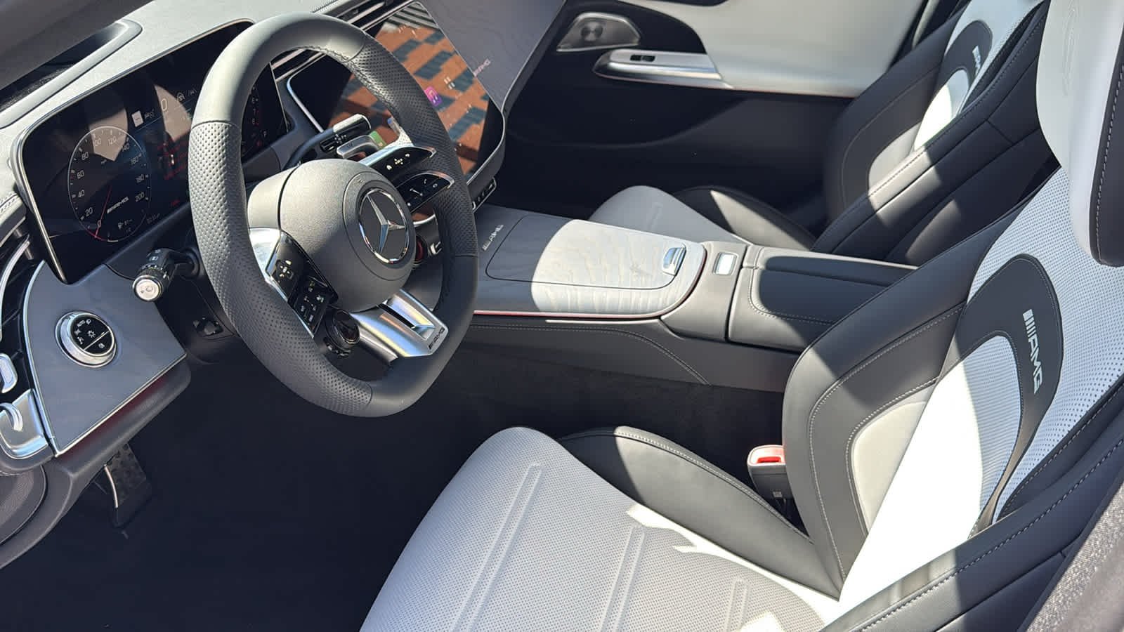 New 2026 MANUFAKTUR Moonlight White Magno Mercedes-Benz AMG® E 53 E image 28