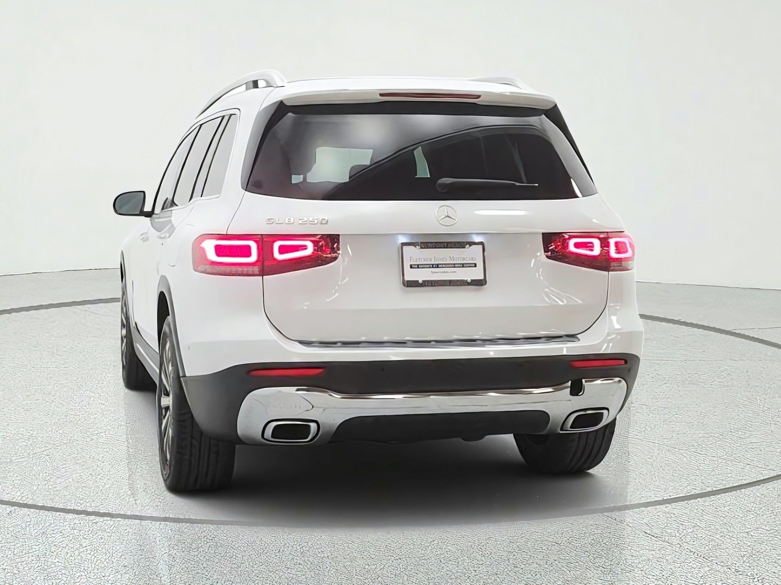Used 2022 Digital White Metallic Mercedes-Benz GLB 250 SUV image 6