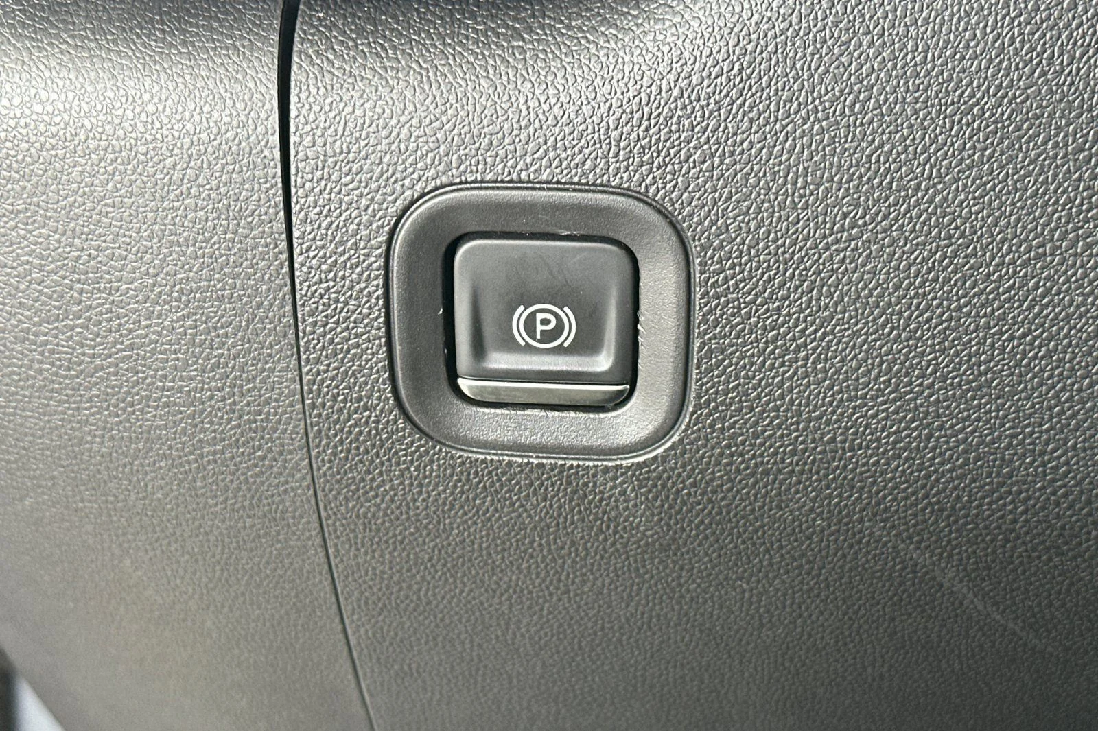 Used 2020 Gray GMC Elevation image 32