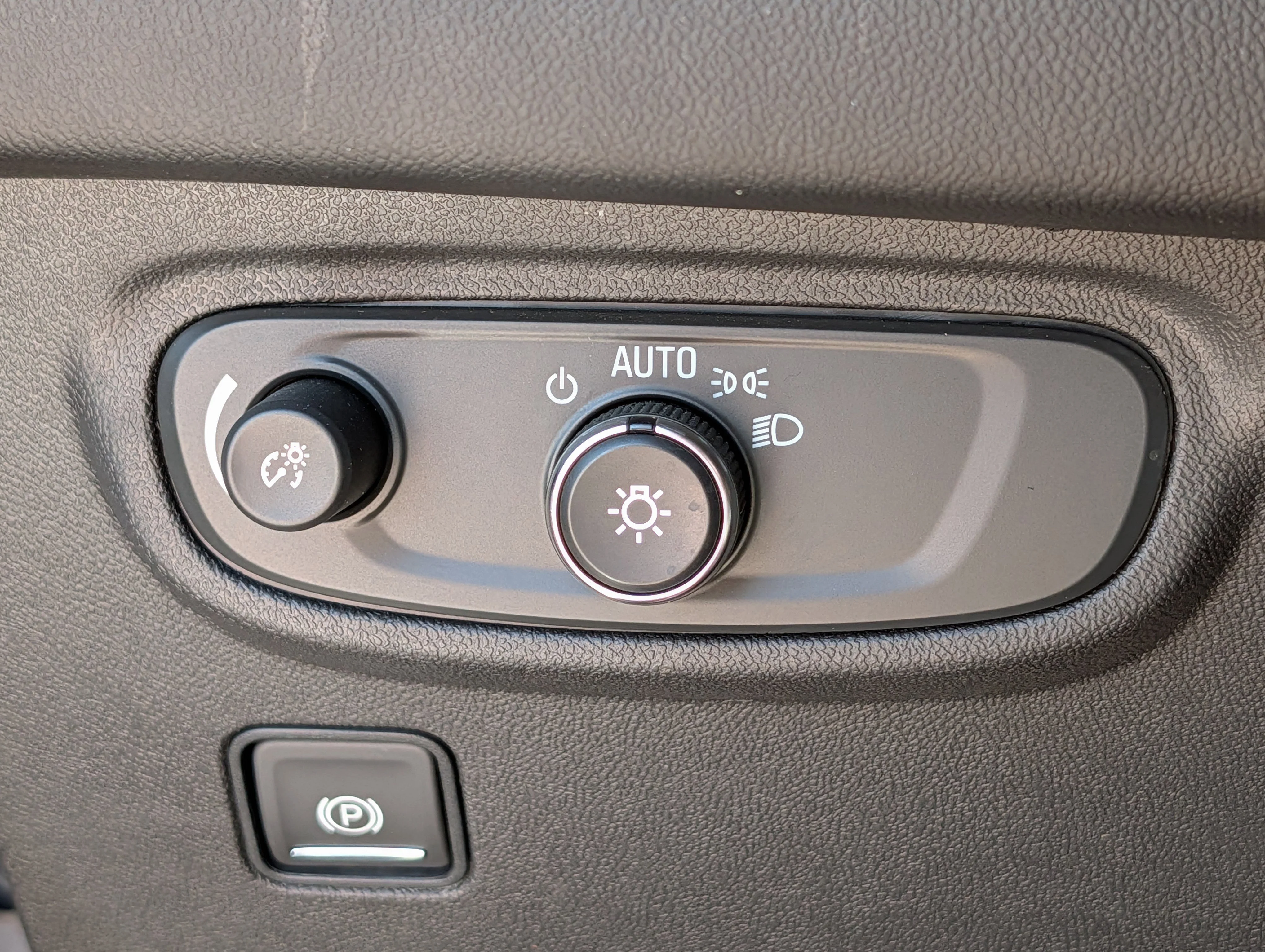 Used 2021 Satin Steel Metallic GMC SLE image 26