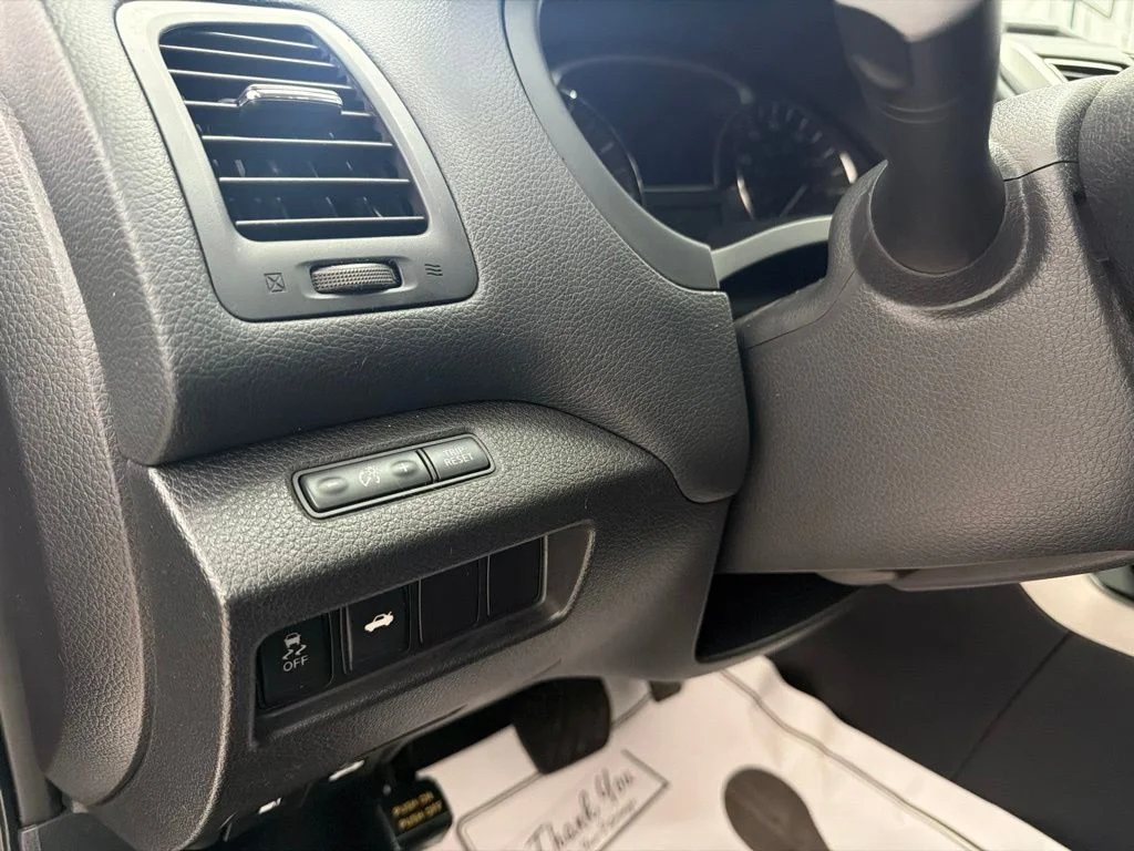 Used 2015 Blue Nissan 2.5 S image 29