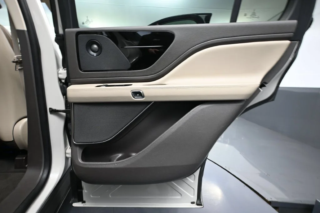 Used 2023 White Lincoln Reserve image 39
