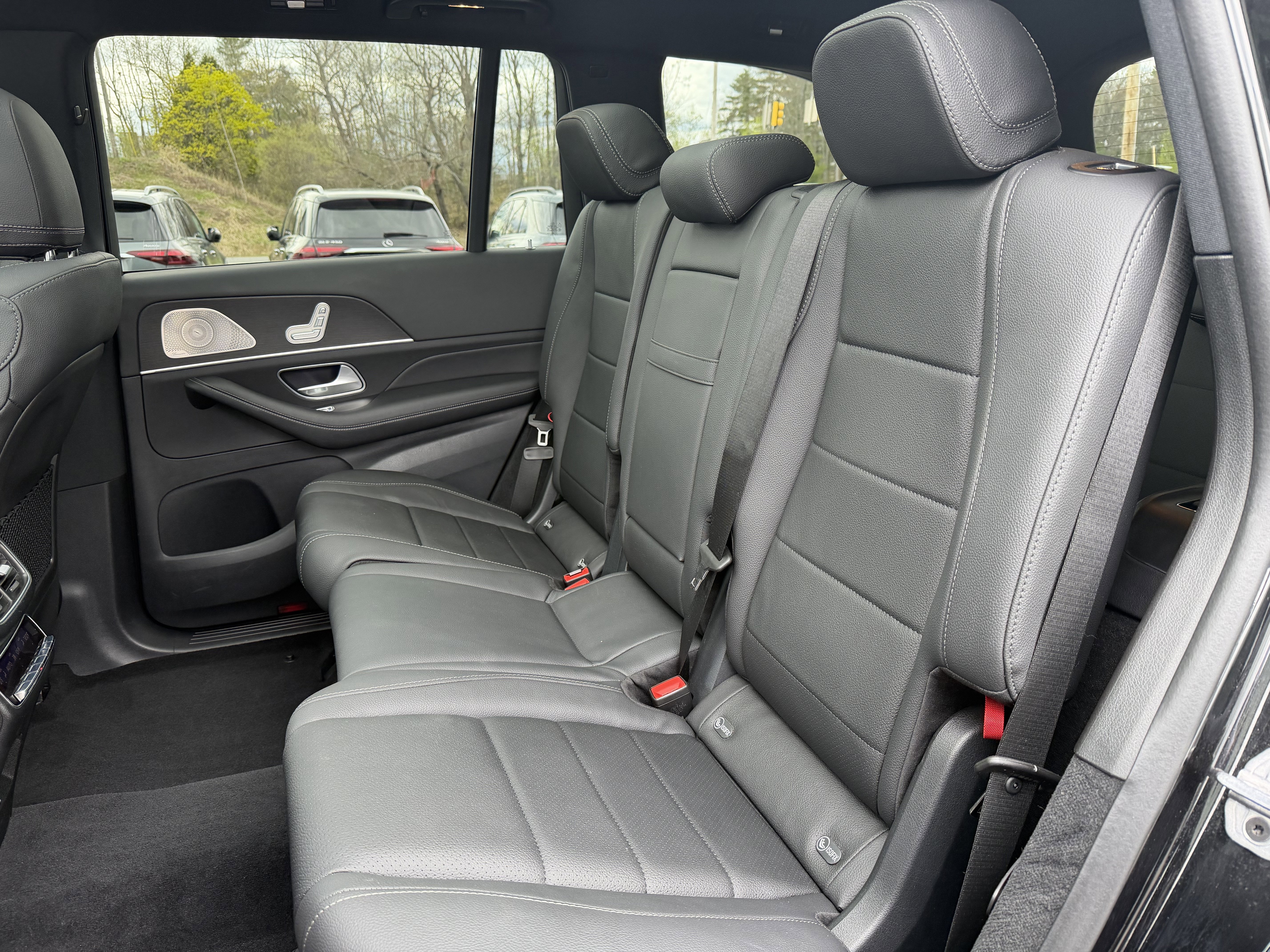Used 2025 OBSIDIAN BLACK Mercedes-Benz GLS 450 image 9