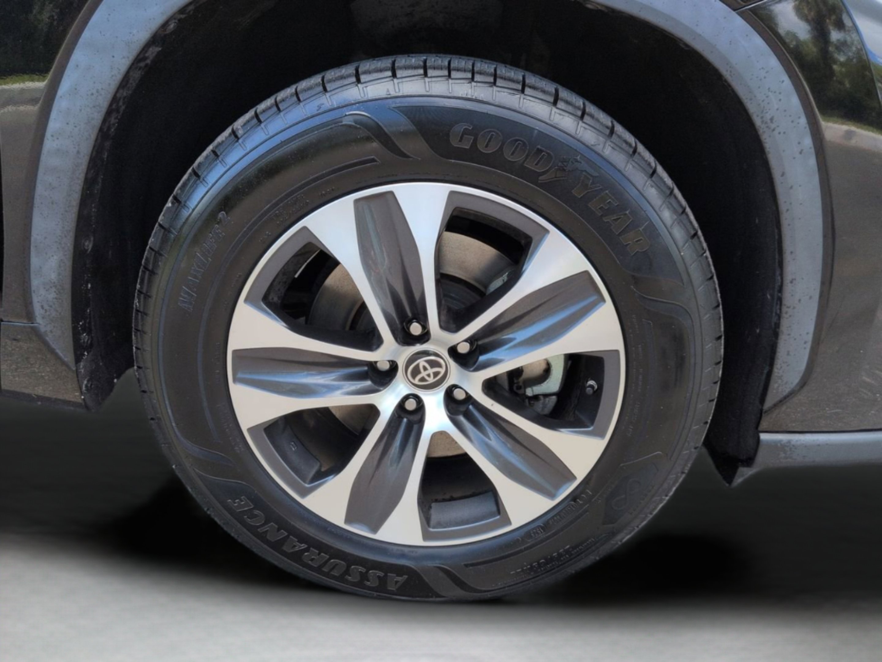 Used 2022 Midnight Black Metallic Toyota XLE image 33