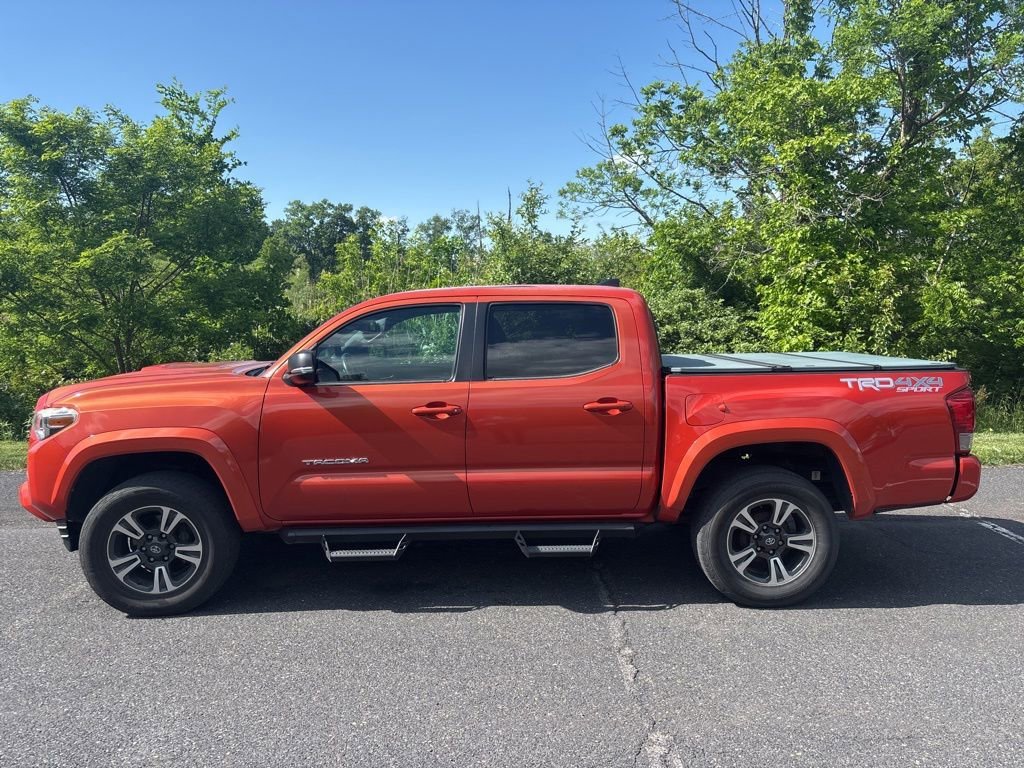 Used 2017  Toyota SR5 image 5