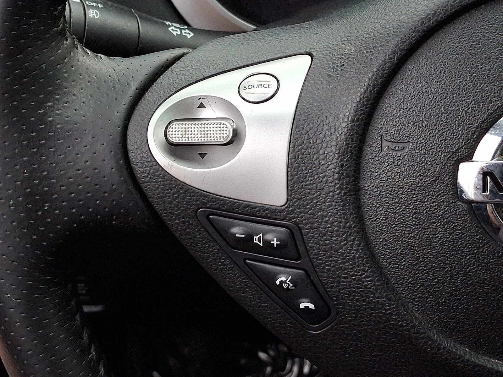 Used 2013 Gun Metallic Nissan SL image 21