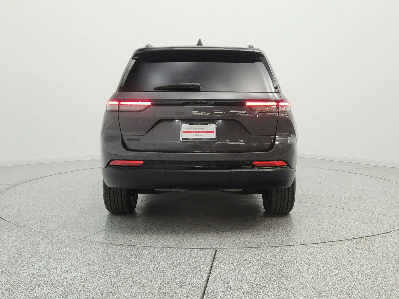 Used 2023 Baltic Gray Metallic Clearcoat Jeep Laredo X image 6