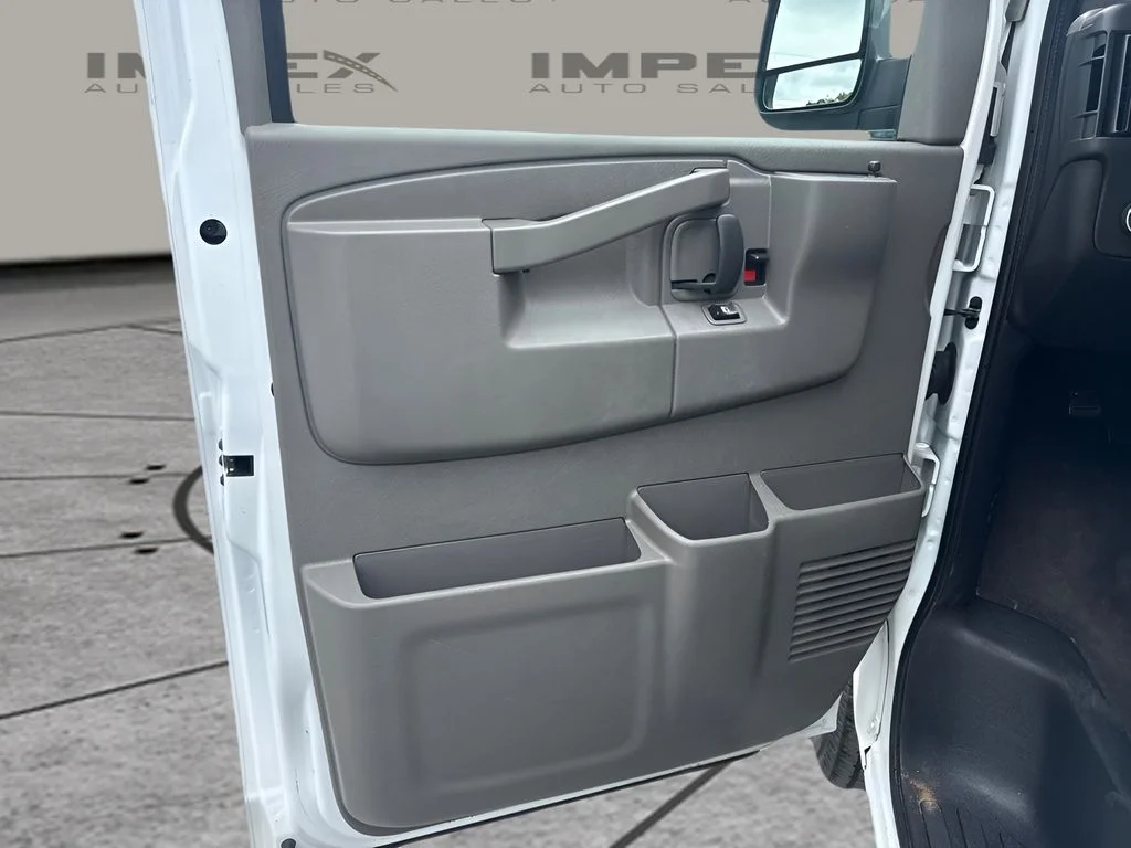 Used 2025 White Chevrolet LS image 17