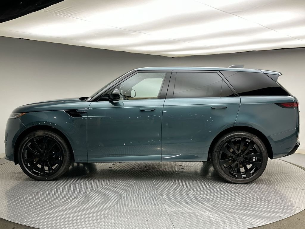 New 2027 Giola Green Metallic Land Rover Dynamic SE image 2