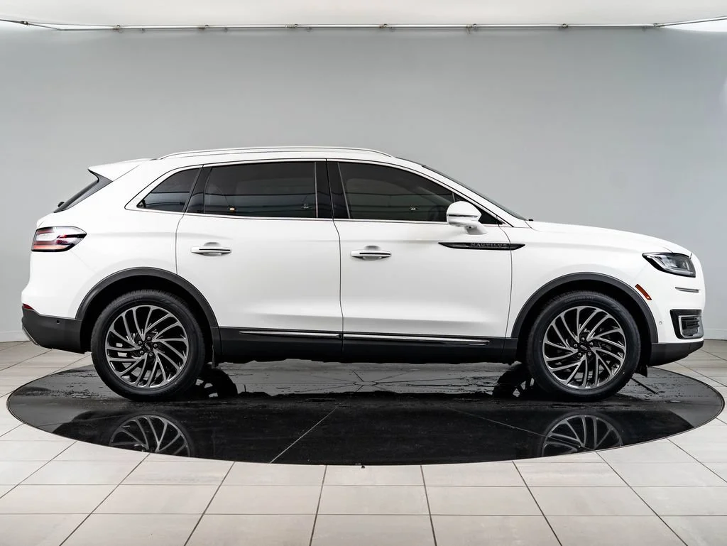 Used 2020 Pristine White Lincoln Reserve image 11
