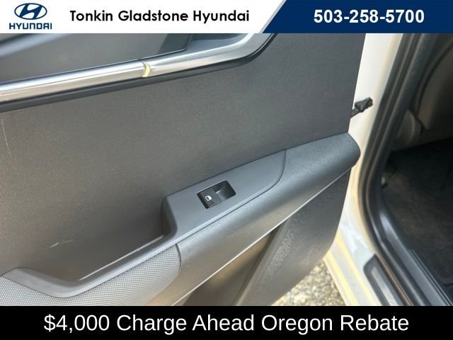 Used 2023 Snow White Pearl Kia Wave image 15