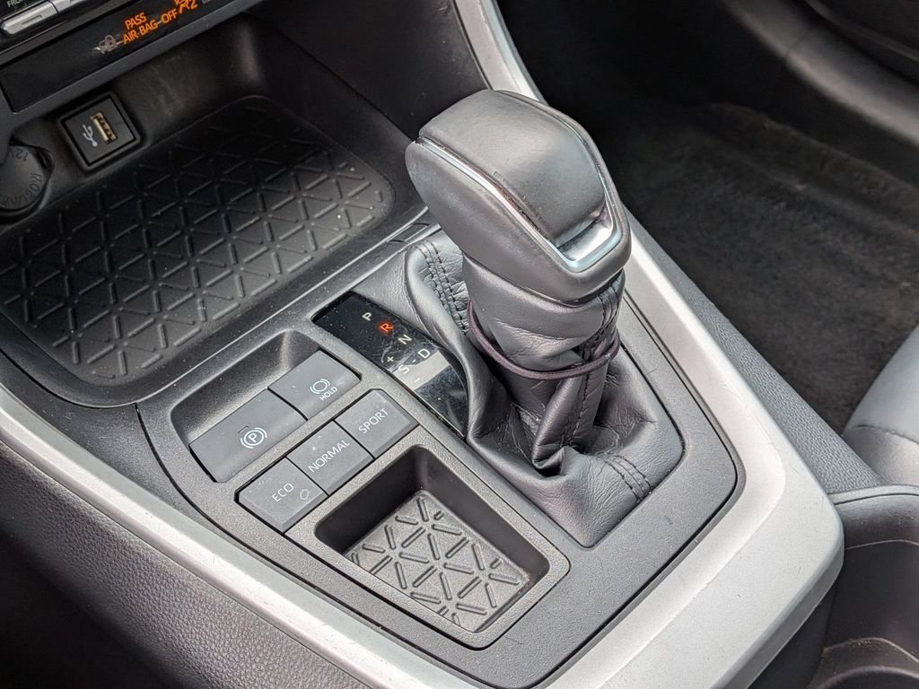 Used 2024 Beige Toyota XLE Premium image 22