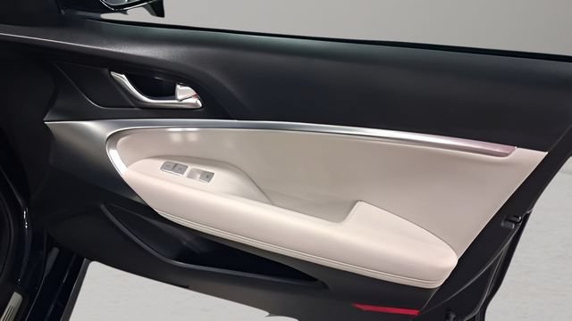 2025 GENESIS G70 Standard - Photo 16