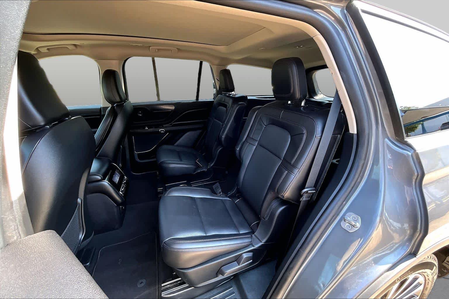 Used 2024 Asher Gray Metallic Clearcoat Lincoln Reserve image 40