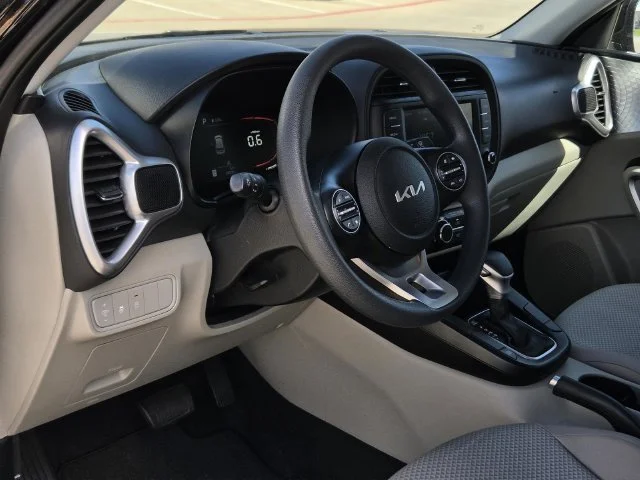 Used 2025 Fusion Orange Kia LX image 27
