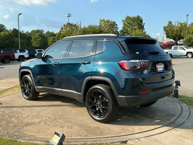 New 2026 Fathom Blue Pearl-Coat Exterior Paint Jeep Latitude image 5