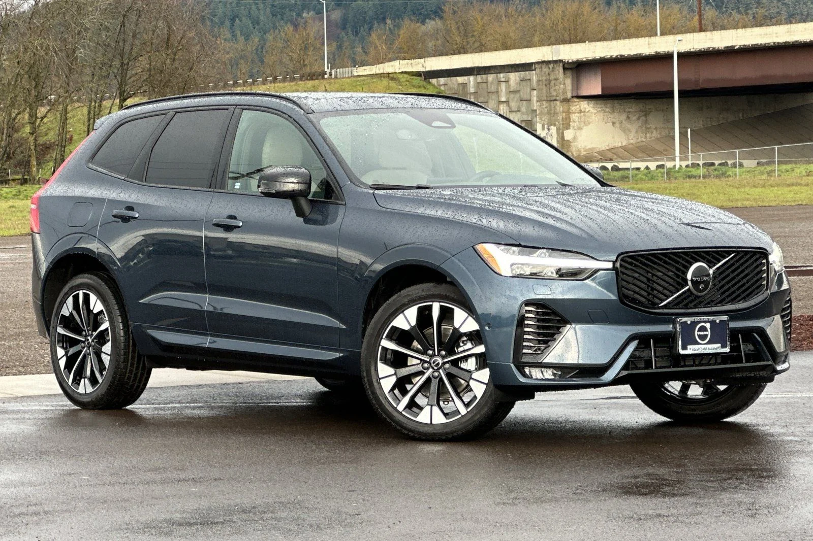 2026 Volvo XC60 B5 Plus Dark AWD's photo