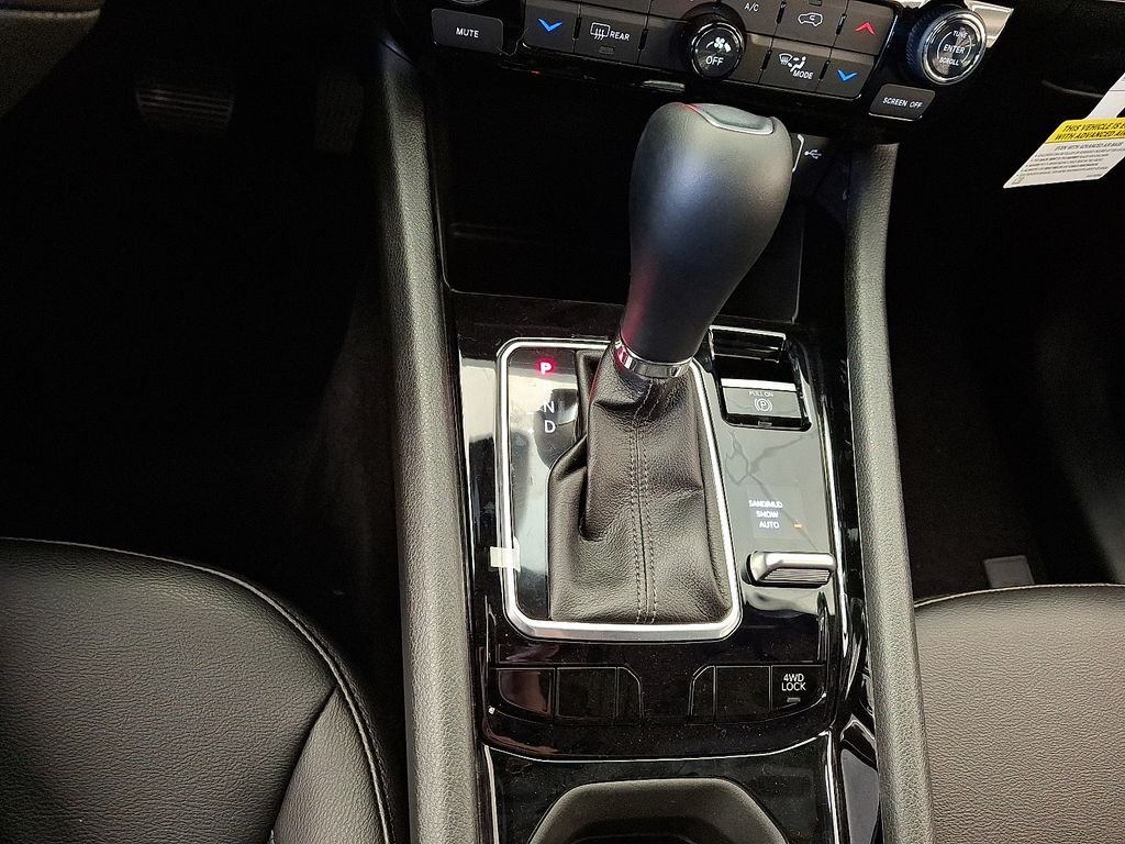 New 2026 Diamond Black Crystal Pearlcoat Jeep Latitude image 12