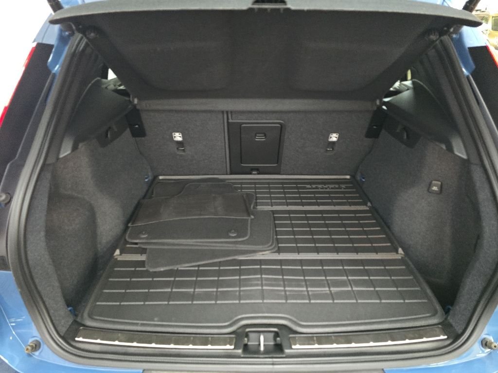2023 Volvo XC40 Plus - Photo 12