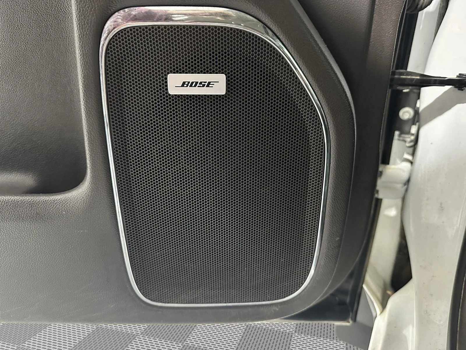 Used 2018 SUMMIT WHITE Chevrolet LTZ image 22