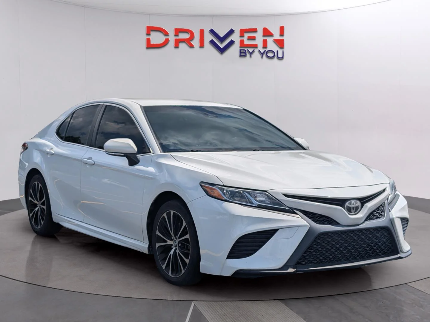 Used 2018 Super White Toyota SE image 7