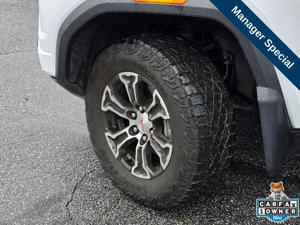 Used 2024 Summit White GMC AT4 image 27