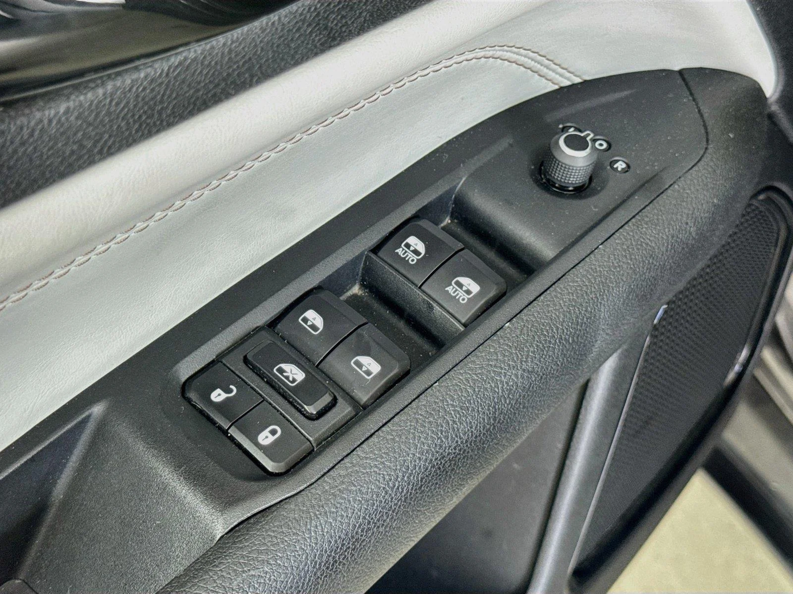 Used 2024 Black Clearcoat Jeep Limited image 17