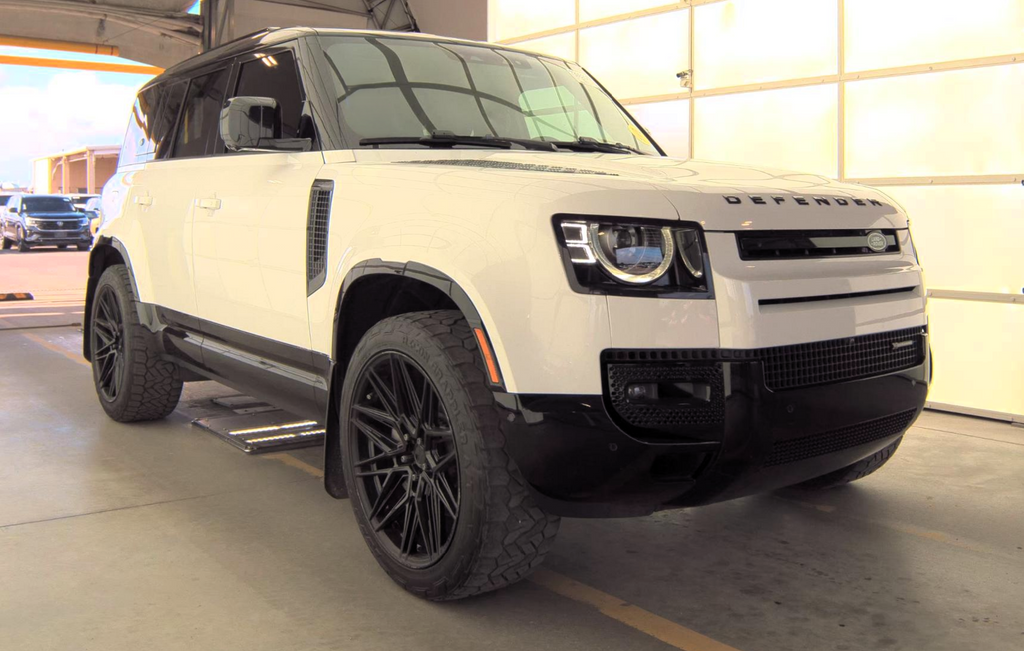 2023 Land Rover Defender X-Dynamic SE's photo
