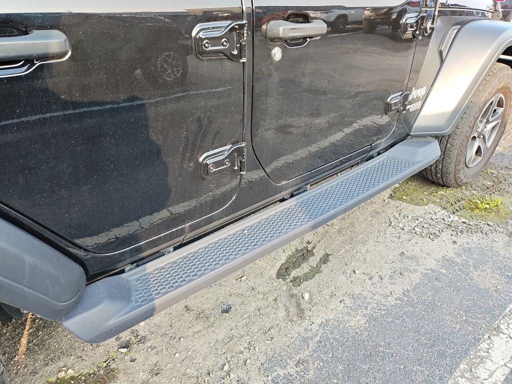 Used 2018 Black Jeep Unlimited Sport S image 8