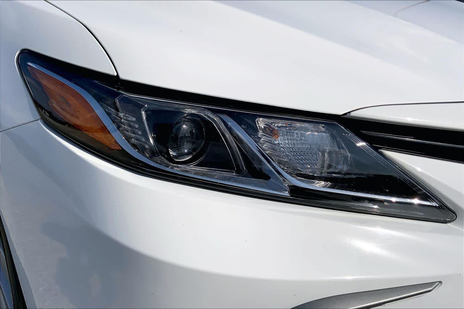 Used 2023 Ice Cap Toyota LE image 27