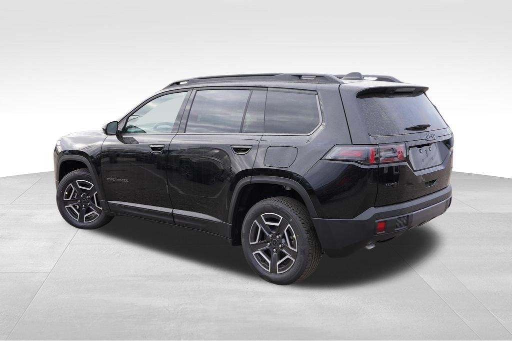 New 2026 Diamond Black Crystal Pearl-Coat Exterior Paint Jeep Laredo image 5