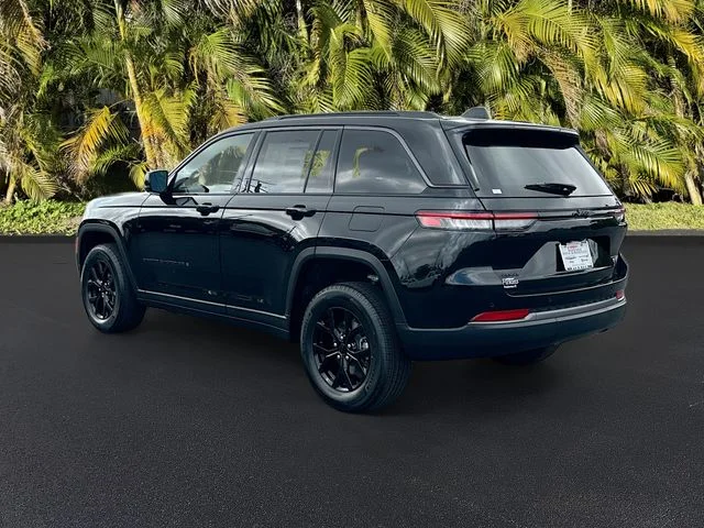 New 2026 Diamond Black Crystal Pearlcoat Jeep Altitude image 3