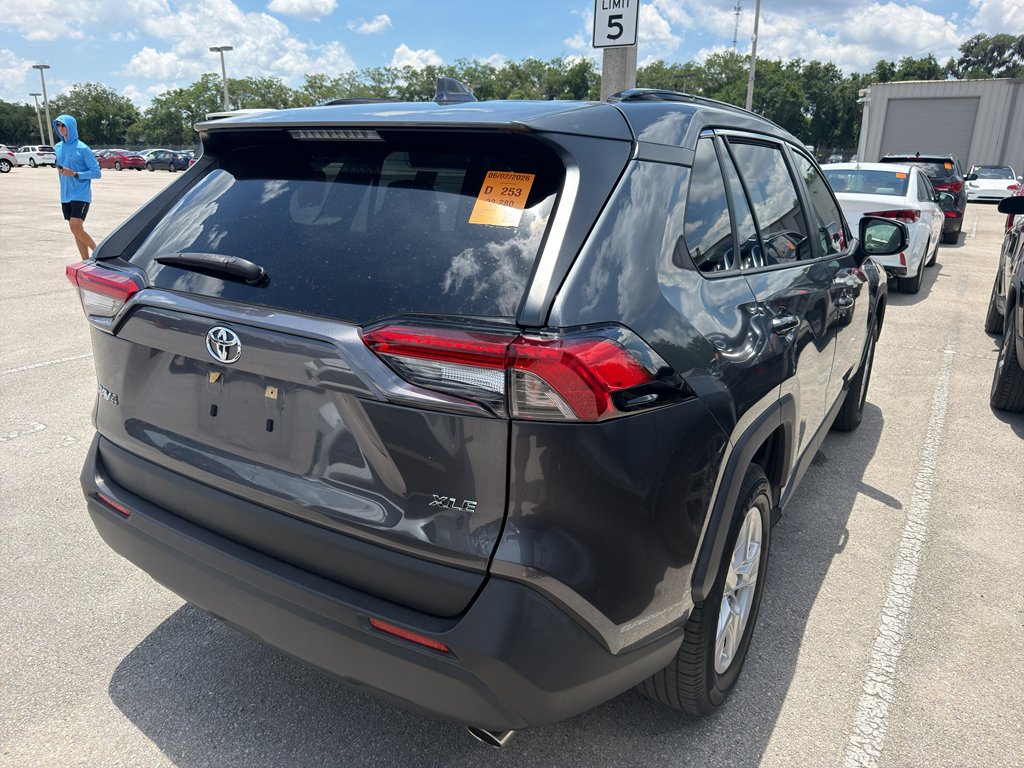 Used 2019 Magnetic Gray Metallic Toyota XLE image 3