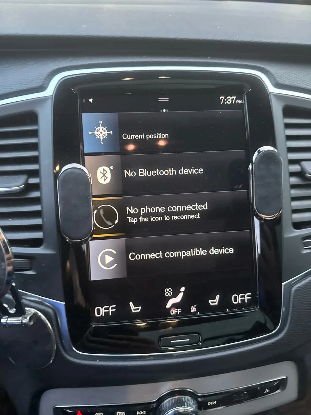 Used 2021 Thunder Grey Metallic Volvo Momentum image 8