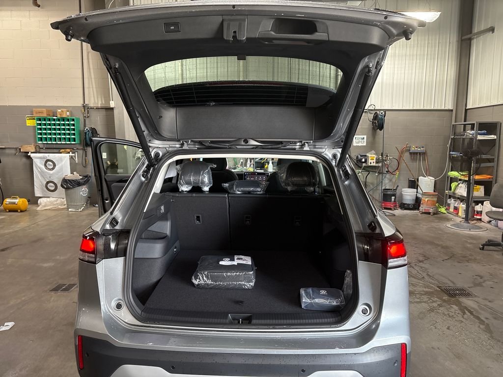 New 2026 Silver Volkswagen 2.0T SE image 20