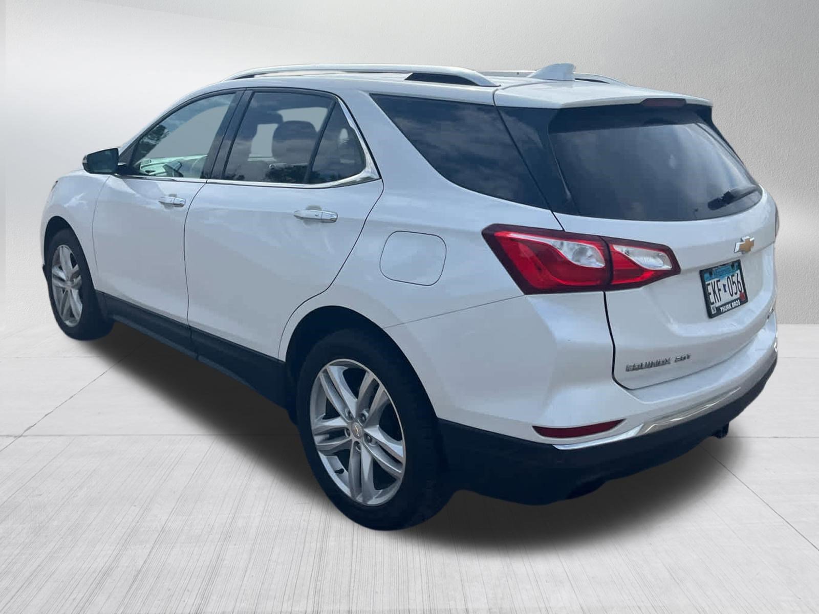 Used 2019 Iridescent Pearl Tricoat Chevrolet Premier image 4