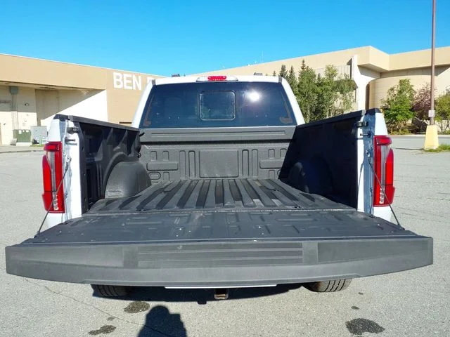 Certified Used 2025  Ford Lariat image 23